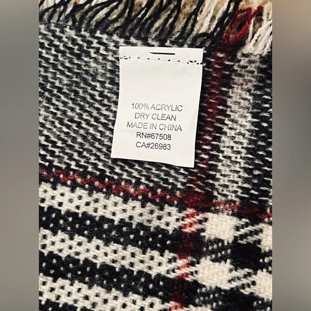 NWT Accessory Street NY Blanket Wrap